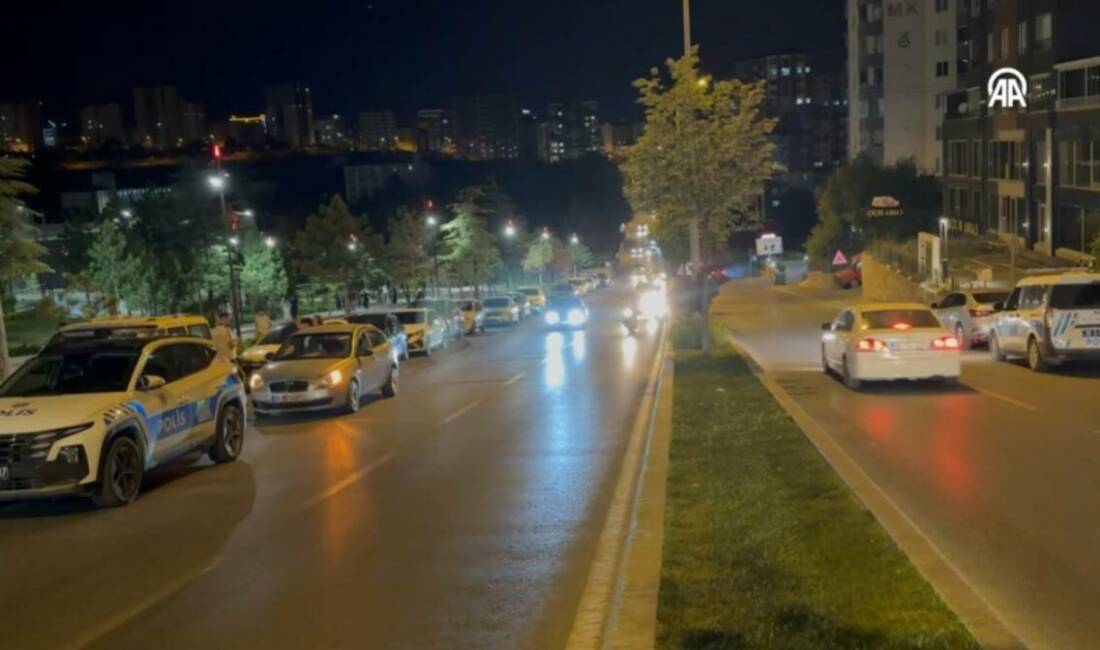 Çıkan bıçaklı kavgada 3 kişi yaralandı Kayseri'nin merkez Talas ilçesinde iki grup arasında çıkan bıçaklı kavgada