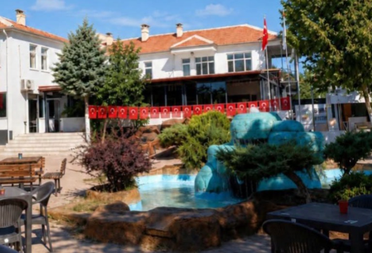 Ağaçören Belediyesi Sosyal Tesisi vatandaşların hizmetine açıldı Ağaçören Belediyesi tarafından ilçeye kazandırılan yeni sosyal tesis, düzenlenen çalışmaların