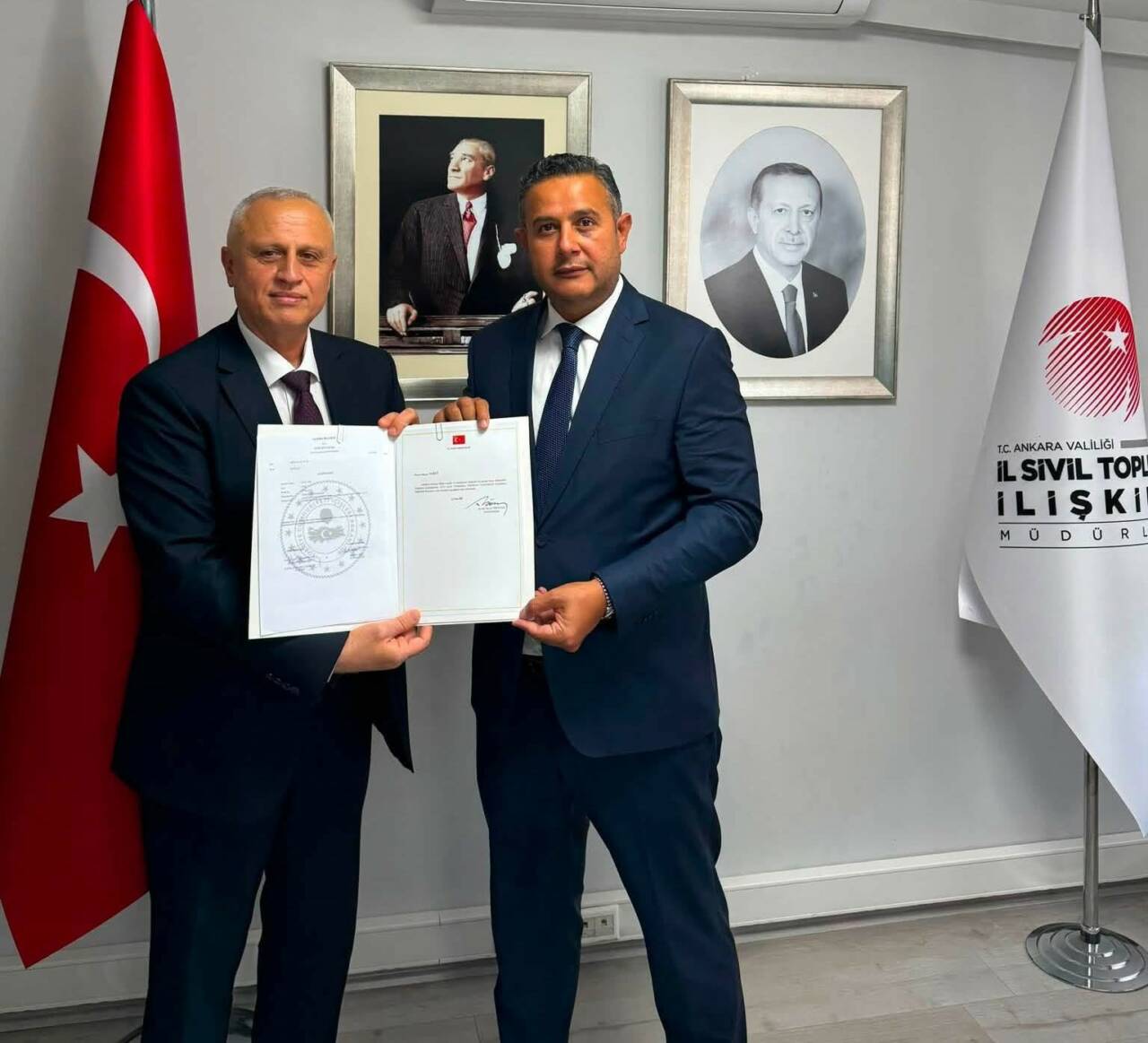 Aksaraylı avukat Hasan Oğuz Altınkaynak, Cumhurbaşkanı Recep Tayyip Erdoğan’ın imzasıyla