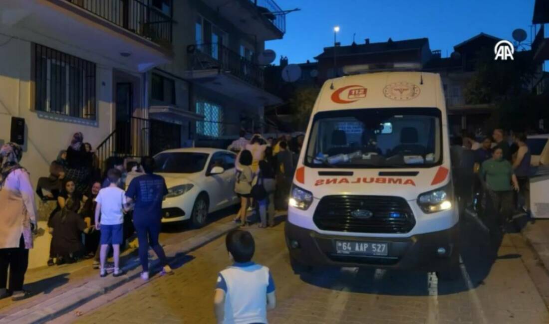 Dut toplamak için çıktığı çatıdan düşen kişi öldü Uşak'ta dut toplamak için çıktığı iki katlı binanın çatısından düşen
