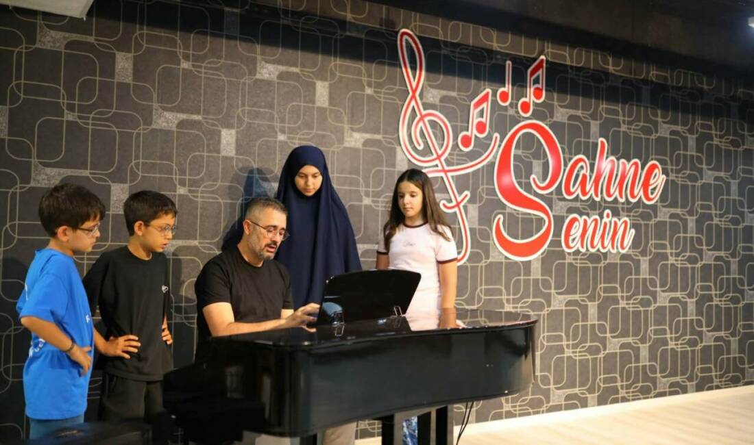 Nakkaş Kadın Aktivite Merkezi yaz kurslarıyla yetenekleri keşfediyor Aksaray Belediyesi tarafından Nakkaş Kadın Aktivite Merkezi’nde düzenlenen yaz kursları