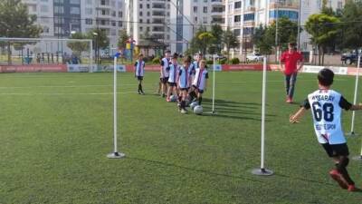 Aksaray Belediyesi tarafından düzenlenen Yaz Spor Okulu'nda çocuklar yaz tatilini