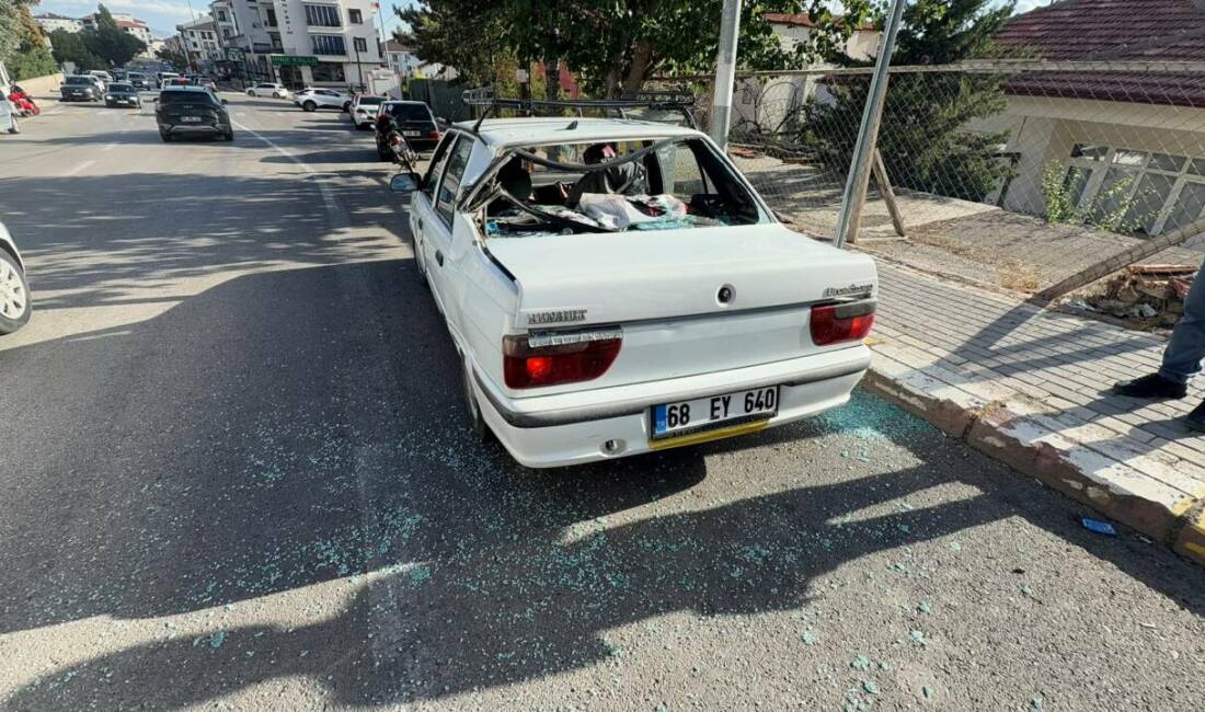 Aksaray’da aracını park ederek mezarlığa