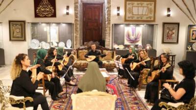 Aksaray Belediyesi tarafından II. Kılıç Arslan Hamamı’nda düzenlenen bağlama kursu