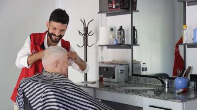Aksaray Belediyesi, üç sabit berber ve kuaför salonu ile mobil