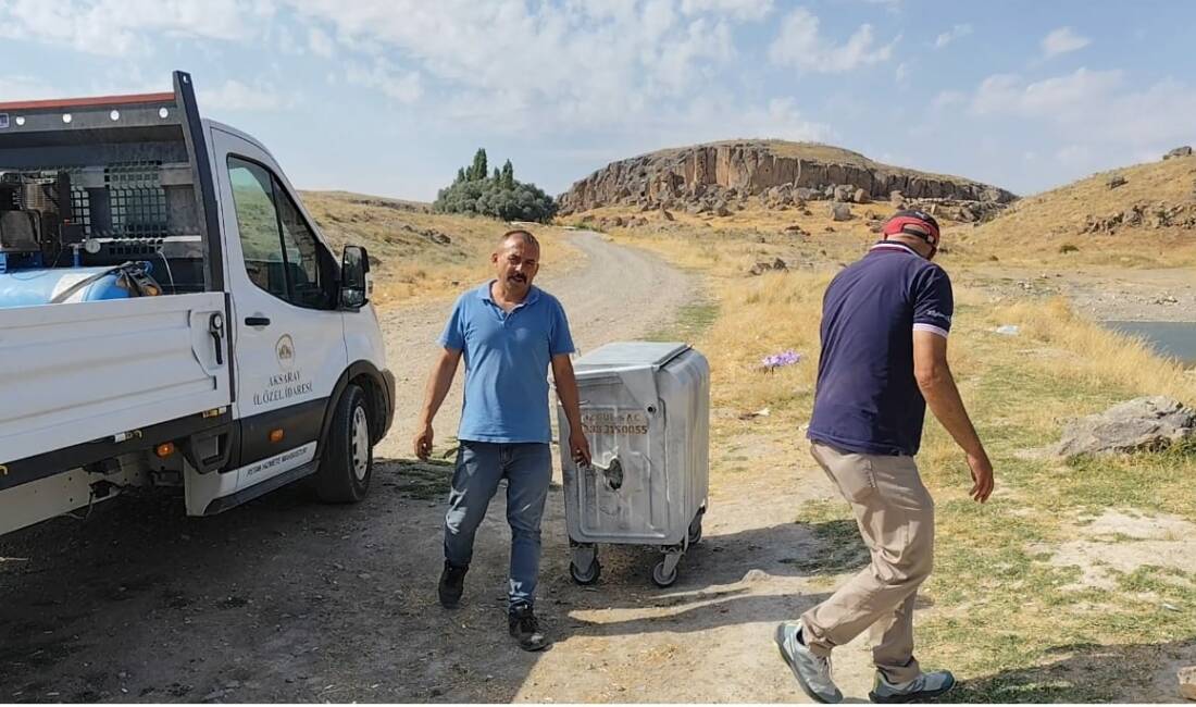 Mamasın Barajına çöp konteynerleri ile temiz bir çevre hedefleniyor Aksaray valiliği ve Aksaray İl Özel İdaresi tarafından köylerde çevre