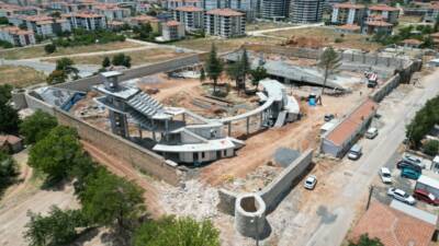 Aksaray Belediyesi tarafından Eski Cezaevi alanında yürütülen rekreasyon projesinde çalışmalar
