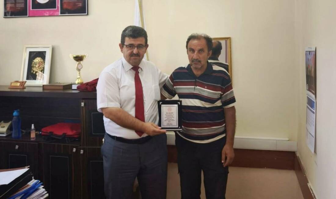 30 yıllık eğitim hizmetine duygusal veda Ağaçören İlçe Milli Eğitim Müdürlüğü bünyesinde 30 yıl boyunca özveriyle
