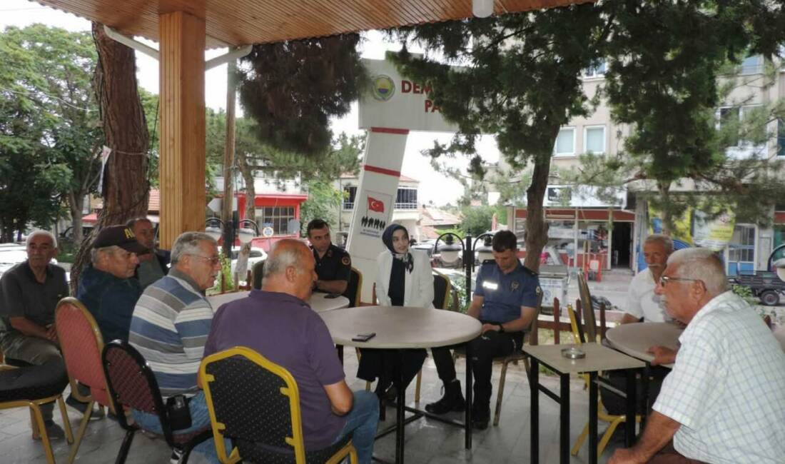 Kaymakam Arıkan’dan Sarıyahşi esnafına ziyaret Sarıyahşi Kaymakamı Şeyma Nur Arıkan, ilçe merkezinde faaliyet gösteren esnafları