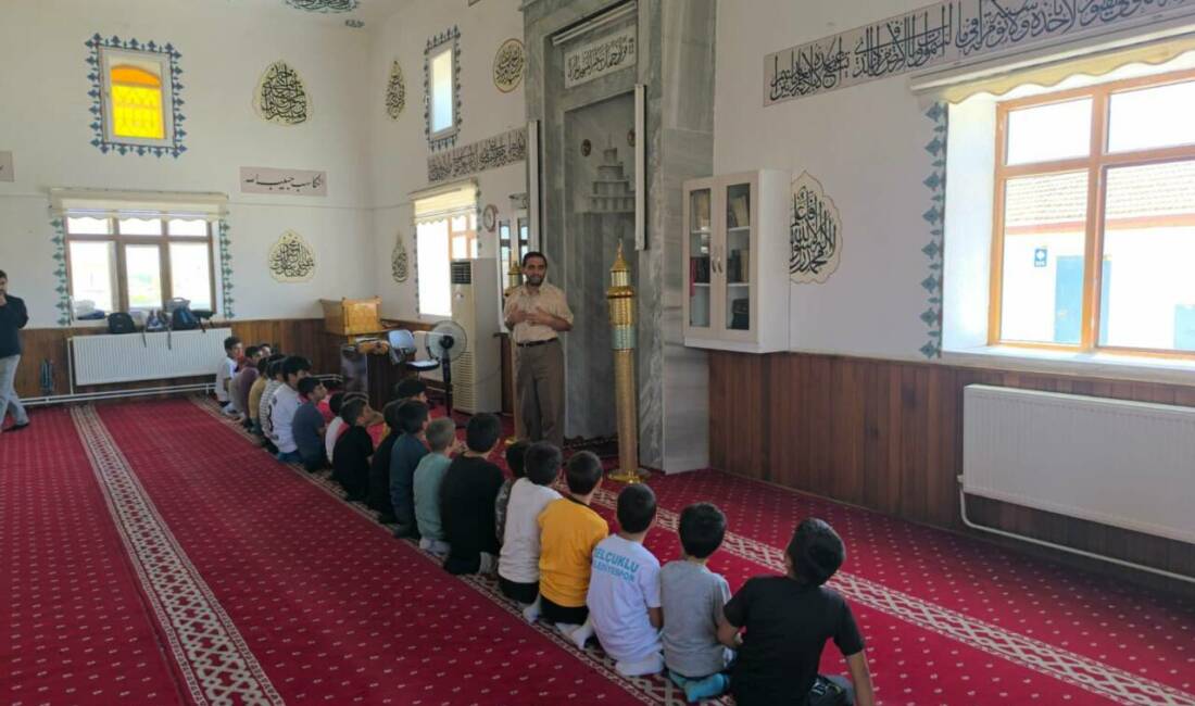 Eskil’de yaz Kur’an kurslarına müftüden ziyaret Aksaray'ın Eskil ilçesinde İlçe Müftüsü Seyit Böğet, devam eden Yaz