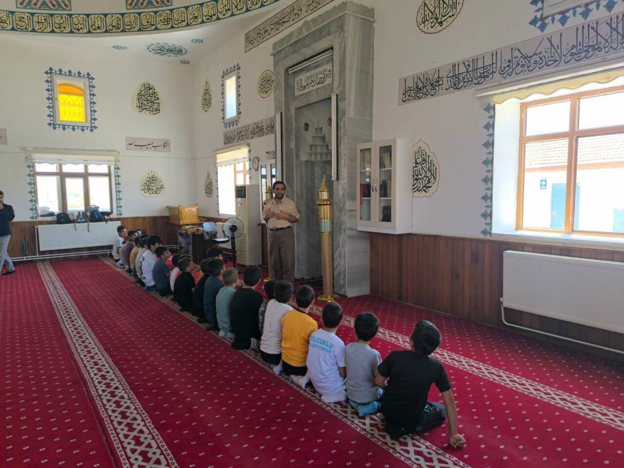 Aksaray'ın Eskil ilçesinde İlçe Müftüsü Seyit Böğet, devam eden Yaz