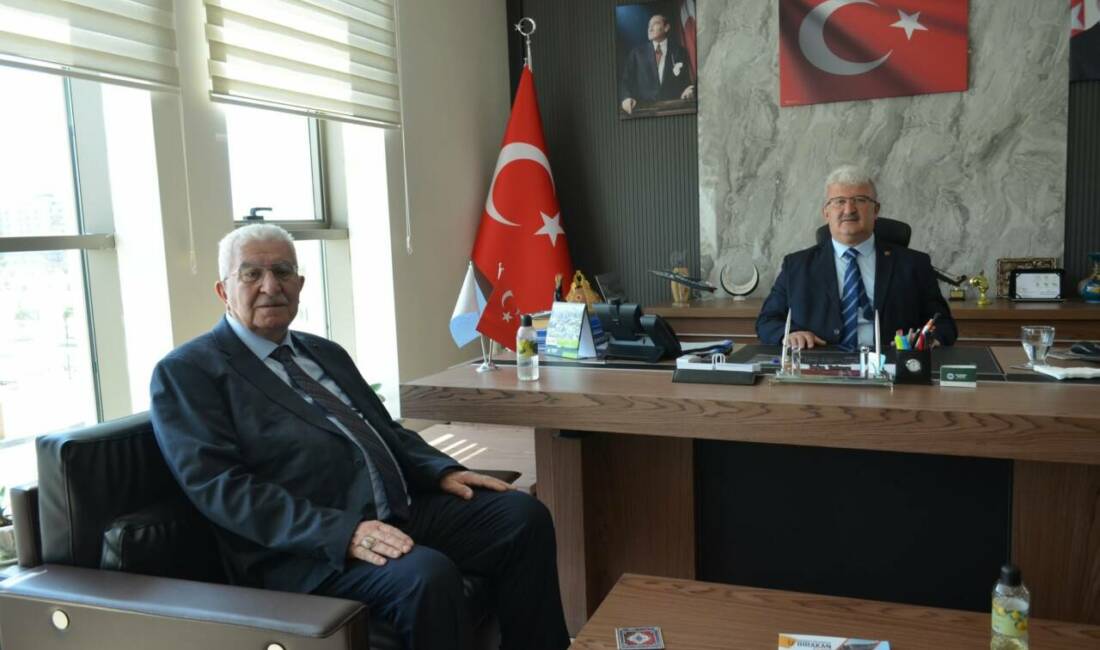 Başkan Öztürk’ten Aksaray Belediyesine hayırlı olsun ziyareti Aksaray Esnaf ve Sanatkârlar Odaları Birliği (AESOB) Başkanı Veysel Öztürk,