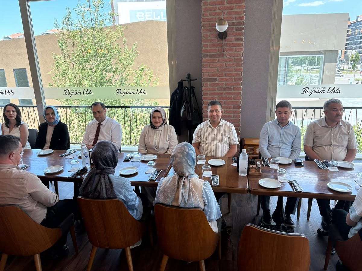 Görevde yükselme sınavını başarıyla geçerek müdür yardımcılığı kadrosuna atanan Canan
