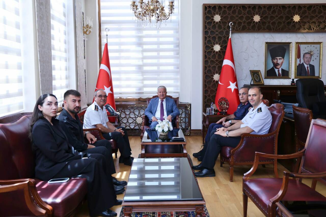 Aksaray Valisi Murat Duru, Jandarma Albay Abdurrahman Başbuğ ile Jandarma