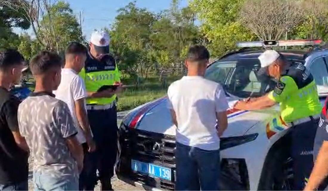 Aksaray'ın Taşpınar Beldesi'nde motosikletlerle tehlikeli