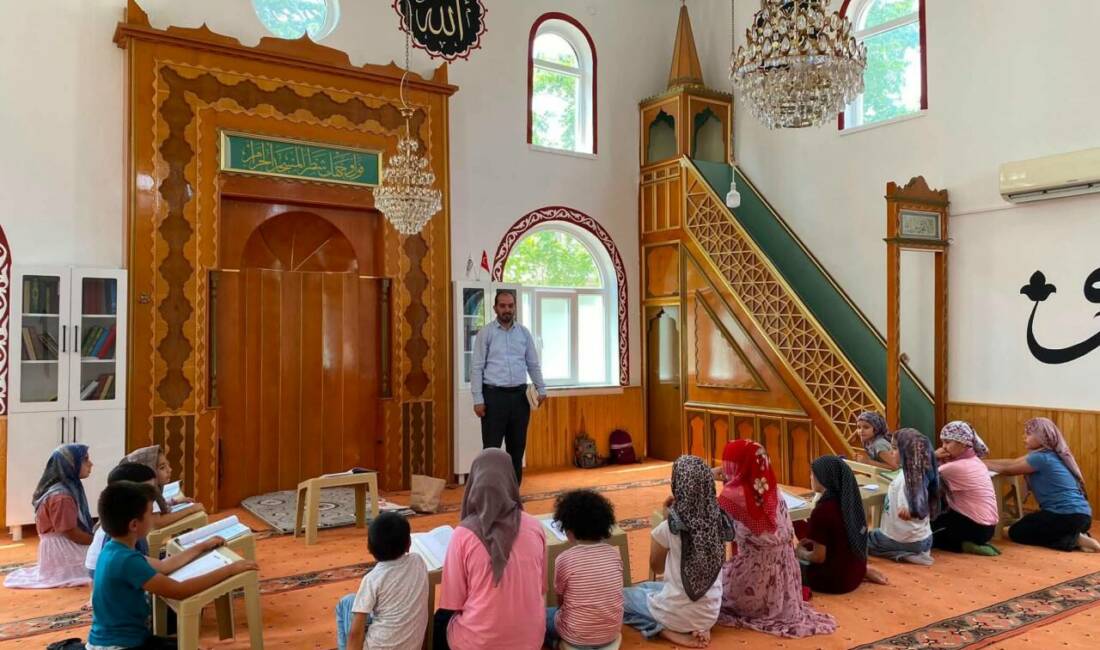 İlçe Müftüsü Çiloğlu’ndan Yaz Kur’an kurslarına moral ziyareti Sultanhanı İlçe Müftüsü Selman Çiloğlu, ilçedeki üç camide eğitim gören