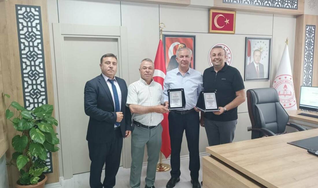 Eğitime katkı sunan muhtarlara teşekkür plaketi Aksaray İl Millî Eğitim Müdürlüğü, eğitime sağladıkları destek dolayısıyla Aratol