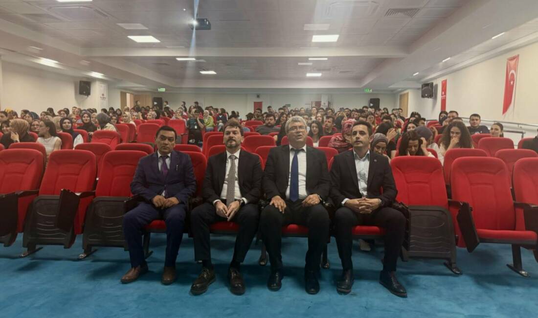 Aksaray’da öğretmen adaylarıyla buluşuldu Millî Eğitim Bakanlığı Yenilik ve Eğitim Teknolojileri Genel Müdürü Mustafa