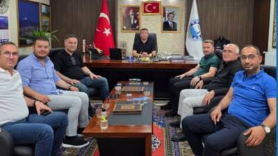 Tarım ve Orman Bakan Yardımcısı Ebubekir Gizligider, beraberindeki heyetle birlikte
