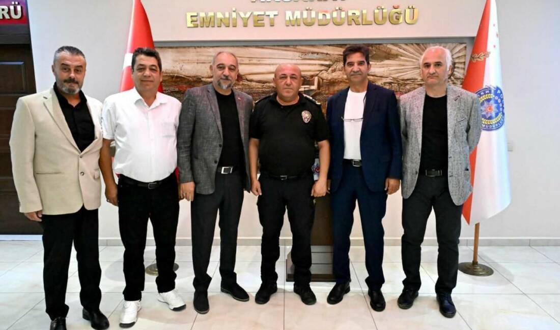 Emekli polislerden İl Emniyet Müdürü Demir’e anlamlı ziyaret Aksaray İl Emniyet Müdürü Bekir Demir, emniyet teşkilatında uzun yıllar