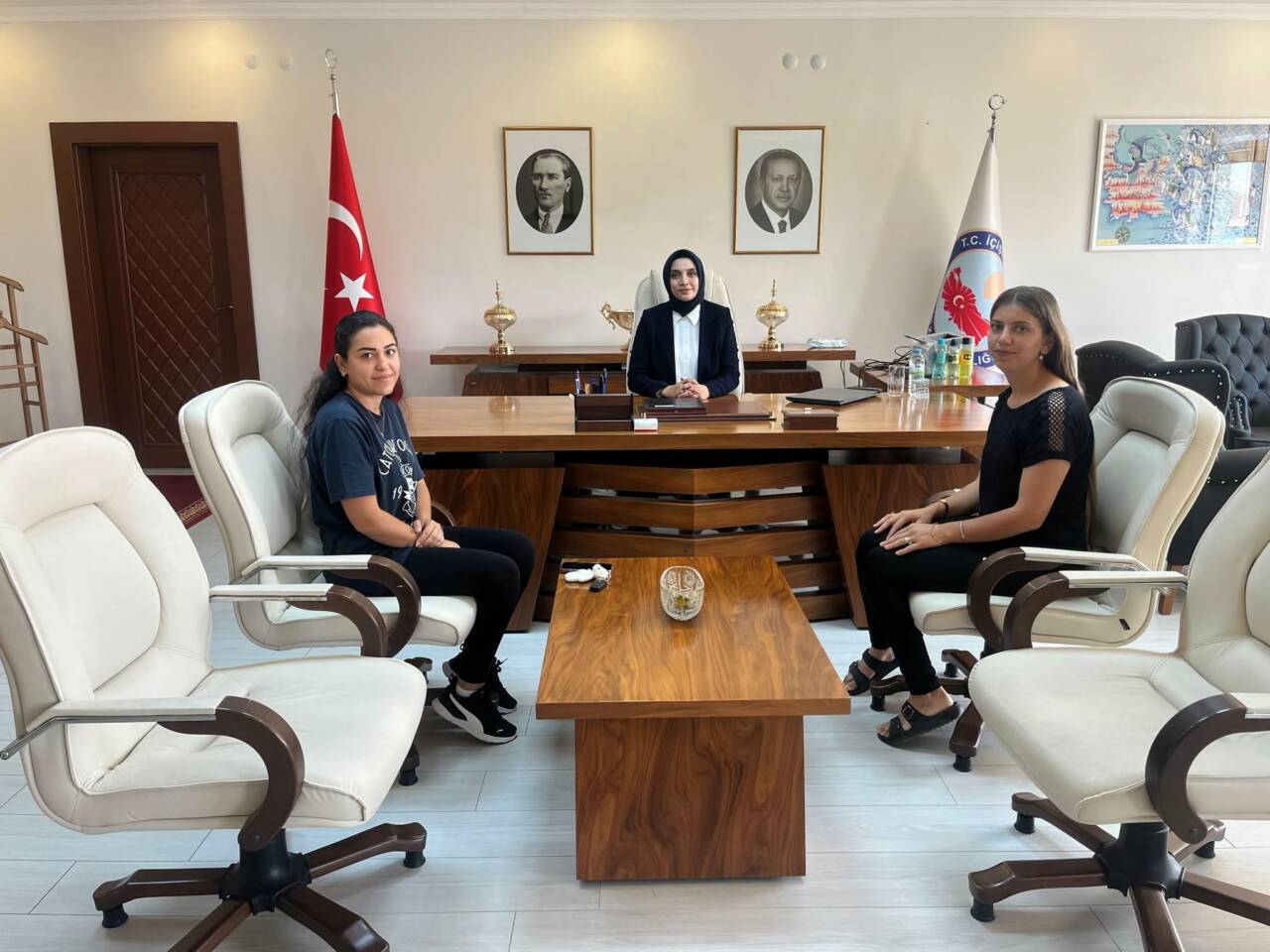 Sarıyahşi Kaymakamı Şeyma Nur Arıkan, kadın kooperatifi temsilcileriyle bir araya