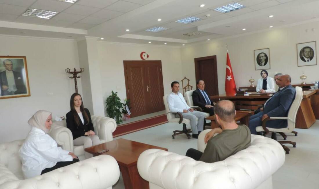 Sarıyahşi İlçe Millî Eğitim Müdürlüğü’nden Kaymakam Arıkan’a hayırlı olsun ziyareti Sarıyahşi İlçe Millî Eğitim Müdürü Metin Bulat, kurum müdürleri ve