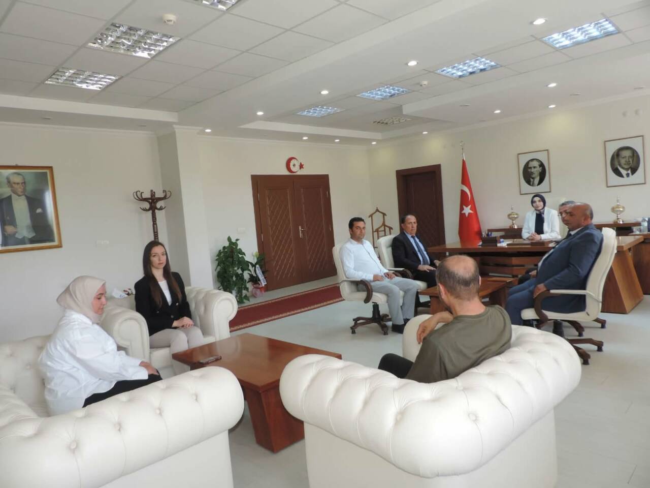 Sarıyahşi İlçe Millî Eğitim Müdürü Metin Bulat, kurum müdürleri ve