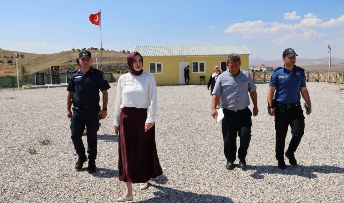 Sarıyahşi Kaymakamı Şeyma Nur Arıkan, kurum amirleriyle birlikte Tabiat Parkı’nı