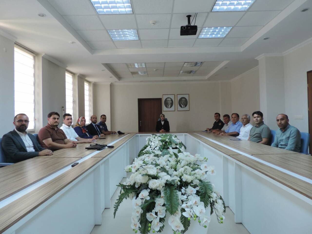 Sarıyahşi’nde göreve başlayan Kaymakam Şeyma Nur Arıkan, kurum amirleriyle bir