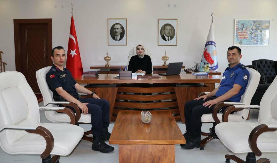 İlçe Jandarma Komutanı ve Emniyet Amirinden Kaymakam Arıkan’a ziyaret Ağaçören İlçe Jandarma Komutanı Oğuzcan Şahin ile Ağaçören İlçe Emniyet
