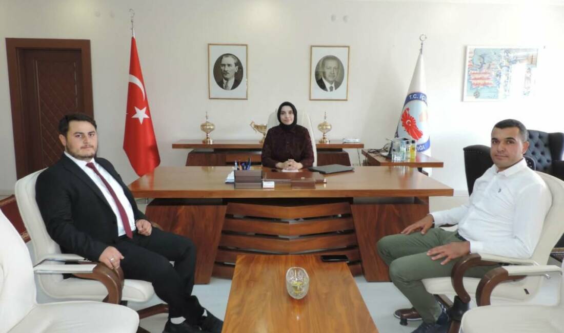 Sarıyahşi Devlet Hastanesi Müdürü Adem Çelik ile Başhekim Mustafa Yağmur,