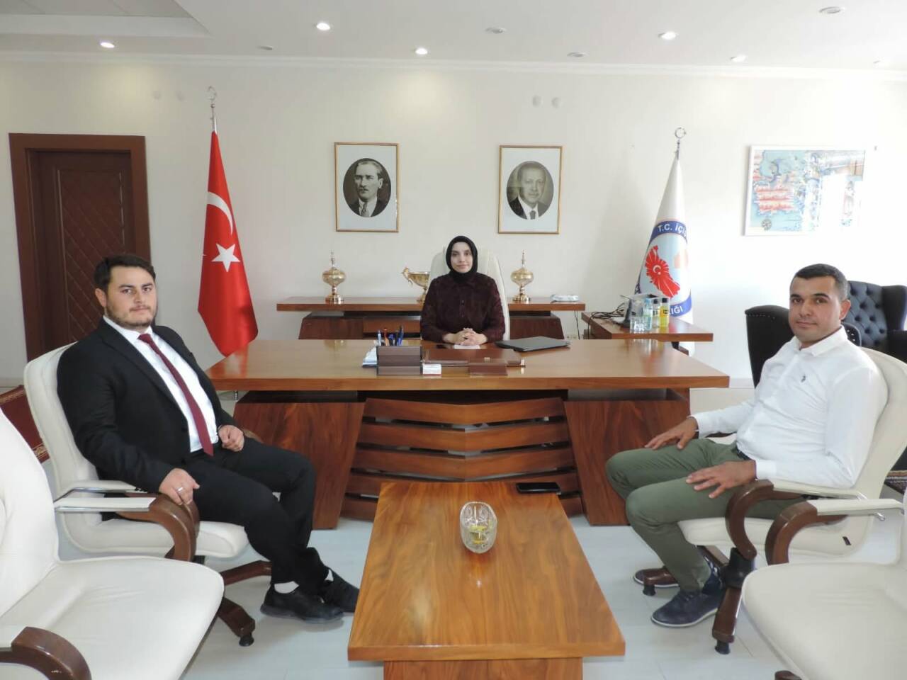 Sarıyahşi Devlet Hastanesi Müdürü Adem Çelik ile Başhekim Mustafa Yağmur,