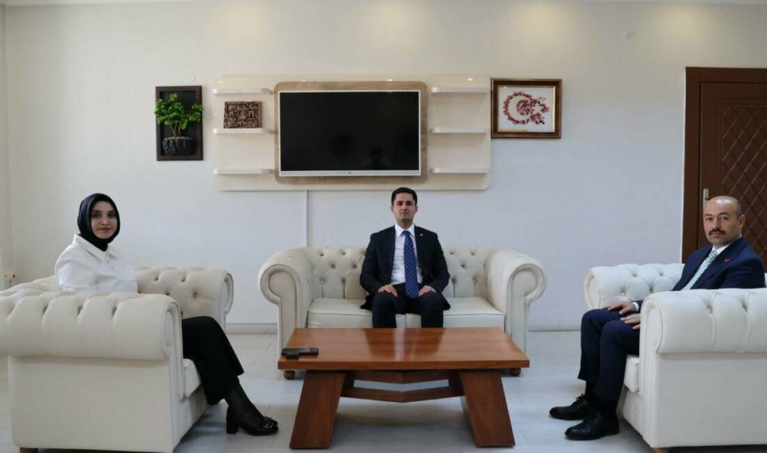 Kaymakamlardan Sarıyahşi Kaymakamı Arıkan’a ziyaret Eskil Kaymakamı Taha Soydaş ile Güzelyurt Kaymakamı Süleyman Arat, Sarıyahşi