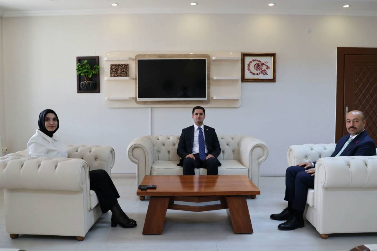Eskil Kaymakamı Taha Soydaş ile Güzelyurt Kaymakamı Süleyman Arat, Sarıyahşi