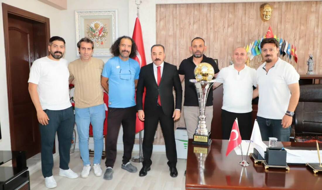 Şampiyon Aksaray Hasandağı Masterler’den İl Müdürü Yıldız’a ziyaret 2025-2026 Anadolu Masterler Dostluk Federasyonu sezonunu şampiyon olarak tamamlayan Aksaray