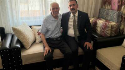 Sultanhanı Kaymakamı Bilal Göksun, veda ziyaretleri kapsamında şehit aileleri ve