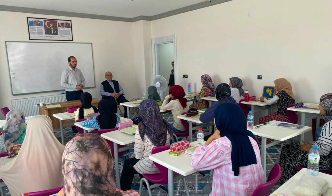 Hayırsever Rıfat Ağır’dan Sultanhanı’ndaki Kur’an kurslarına anlamlı ziyaret Sultanhanı’nın hayırsever isimlerinden Rıfat Ağır, İlçe Müftüsü Selman Çiloğlu ile