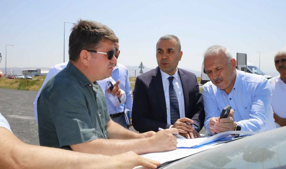 Belediye Başkanı Dr. Evren Dinçer yapımı devam eden tır garajı projesinde incelemelerde bulundu Belediye Başkanı Dr. Evren Dinçer, yapımı tüm hızıyla devam eden