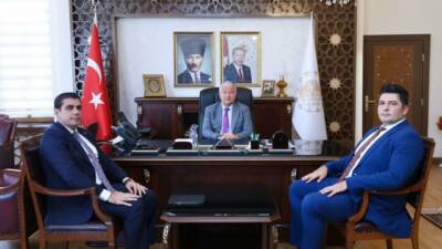 Aksaray Valisi Murat Duru, göreve yeni başlayan Vali Yardımcıları Mehmet