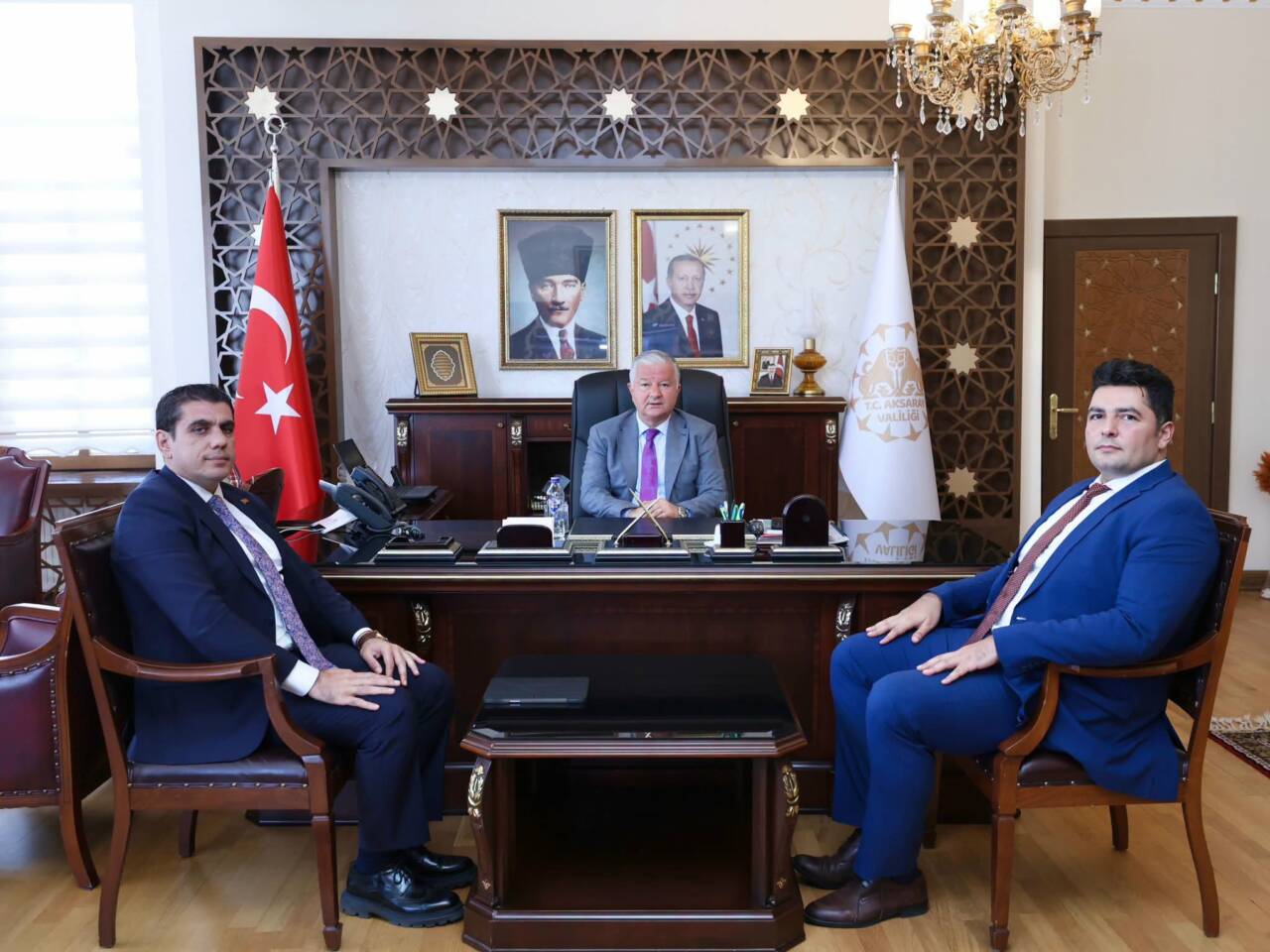Aksaray Valisi Murat Duru, göreve yeni başlayan Vali Yardımcıları Mehmet