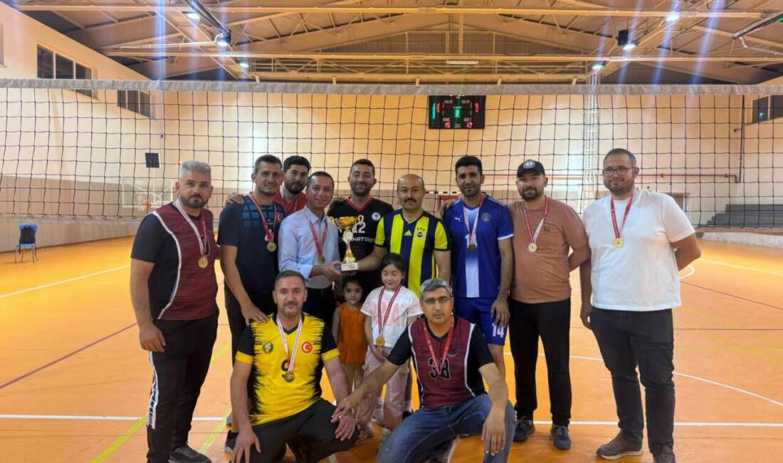 Güzelyurt’ta düzenlenen Kurumlar Arası Voleybol Turnuvası, centilmence geçen karşılaşmaların ardından