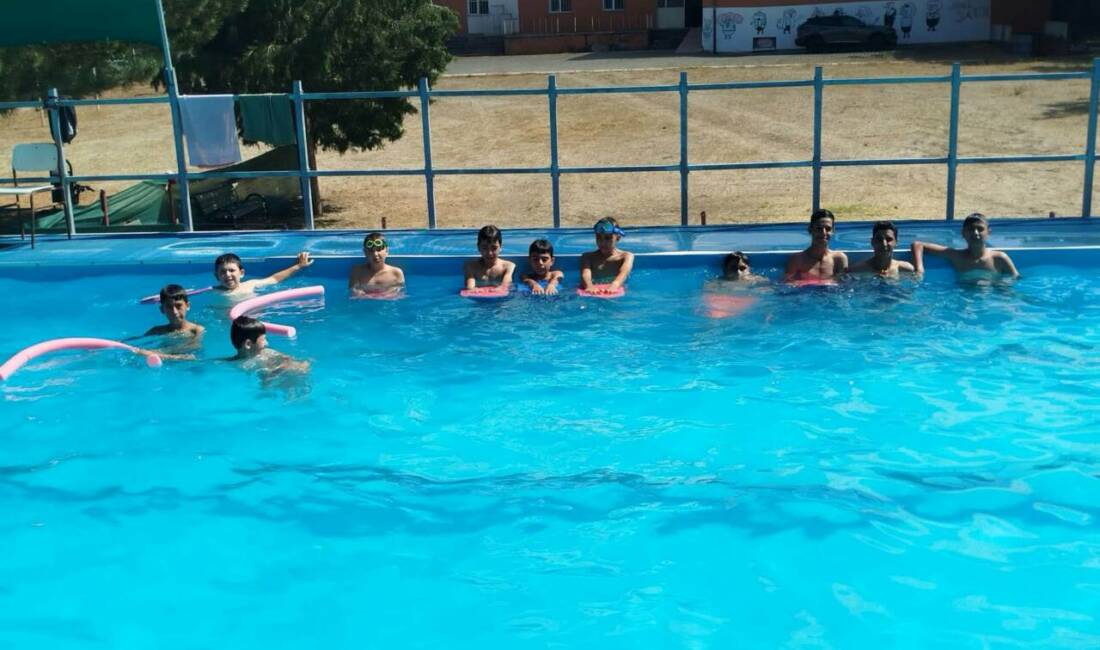 Sarıyahşi Belediyesi yüzme havuzu yaz sezonunda yoğun ilgi görüyor Sarıyahşi Belediyesi Yüzme Havuzu, yaz tatilinde çocukların yoğun katılımıyla hizmet